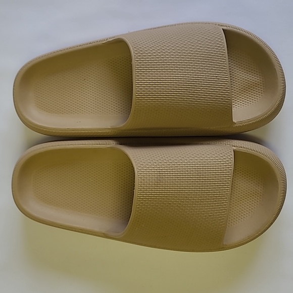 Sandals - Picture 2 of 4